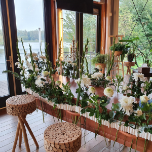 Bloemenband gemengde bloemen in één kleur