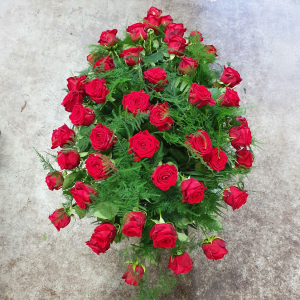 Kiststuk alleen rozen en groen